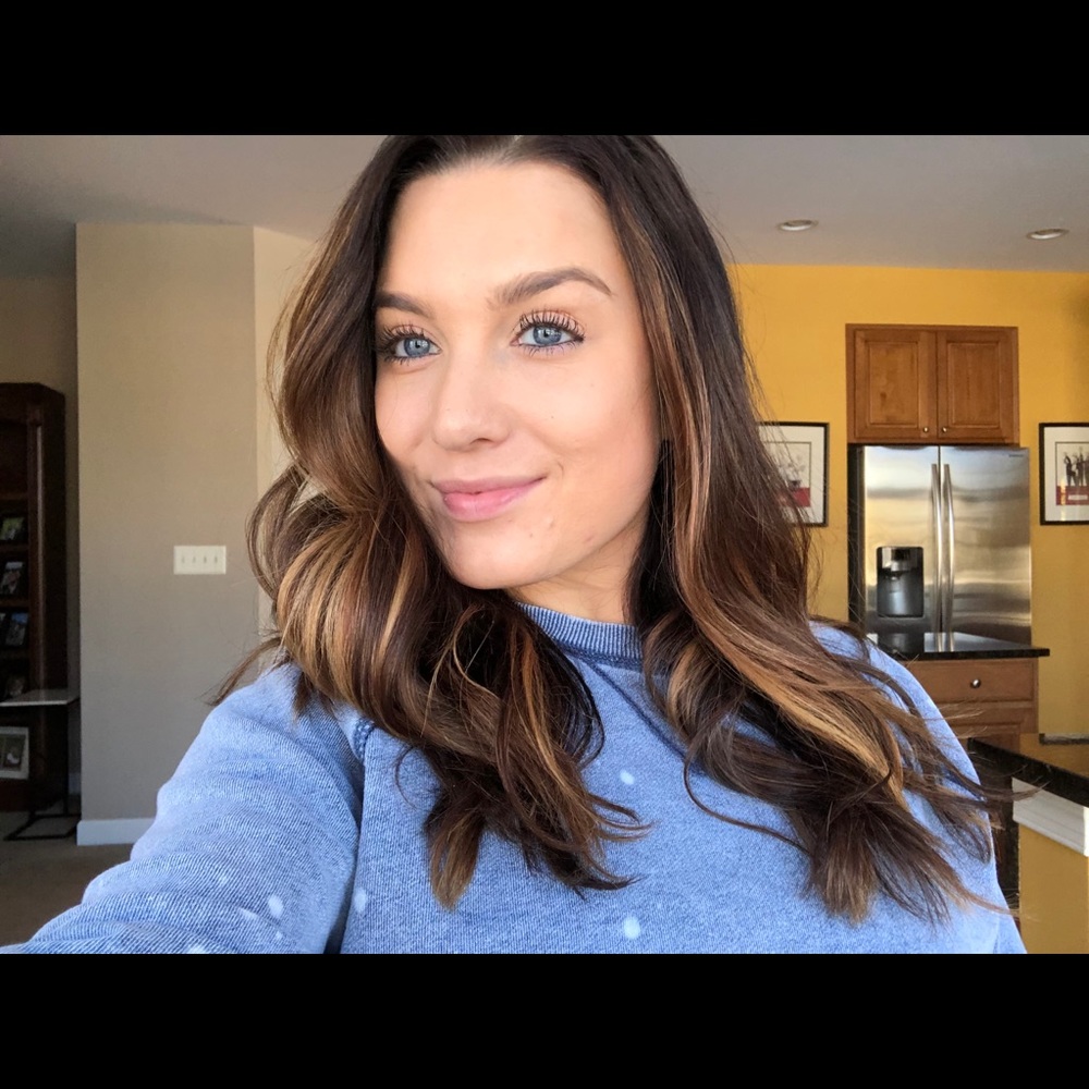 Meet your Posher, Caitlin